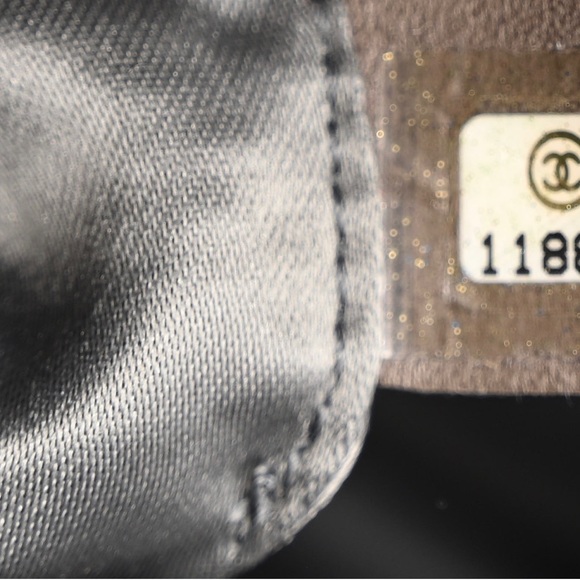 AUTHENTIC LARGE CHANEL WALK OF FAME LAMB SKIN FLAP - Picture 10 of 15